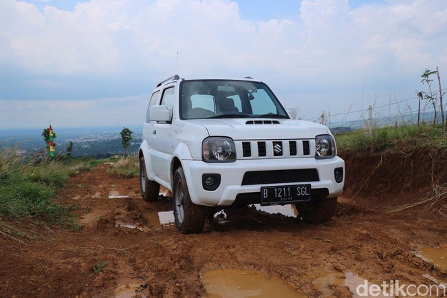 Main Tanah Bareng Si Mungil Suzuki Jimny