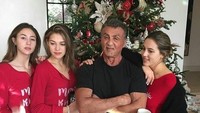 Aktor Sylvester Stallone mempunyai 3 orang putri yang cantik jelita. (officialslystallone/Instagram)