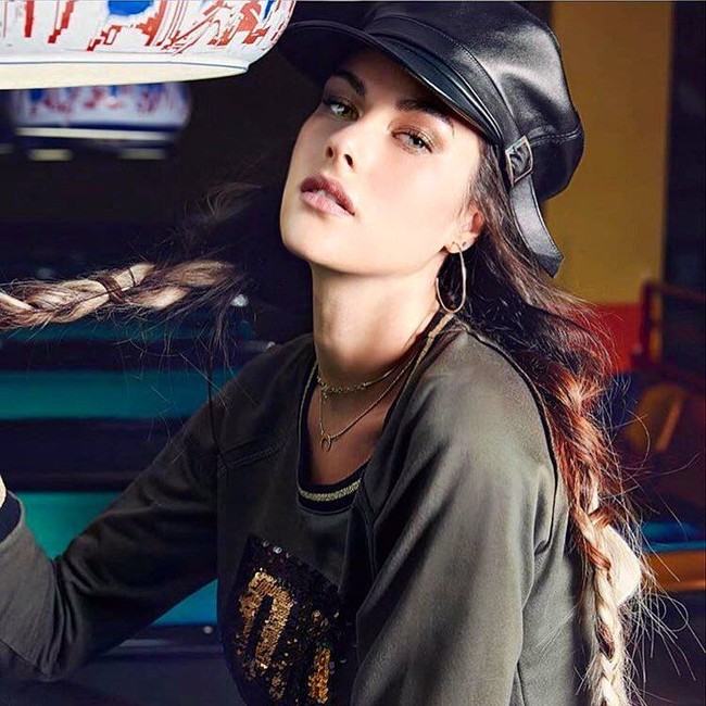 Wanita berusia 24 tahun yang dikabarkan dekat dengan Rossi ini merupakan seorang model cantik dan seksi asal Milan, Italia. Foto: Instagram