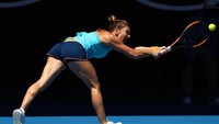 Simona Halep mengenakan Adidas Melbourne Tank dengan warna biru yang menyimbolkan kedalaman lautan dalam dengan teknologi yang bikin badan tetap adem di bawah terik matahari saat Australia Terbuka 2017. (Matthew Stockman/Getty Images)