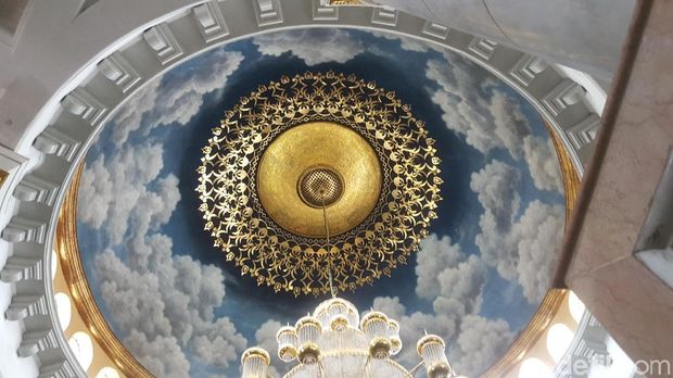 Potret Keindahan Masjid Kubah Emas di Depok