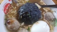 Coba Bakso Hitam Hamil Kembar Dan Bakso Doraemon Yang Unik