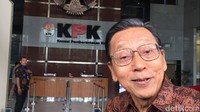 Sebelum menjadi wakil presiden mendampingi Susilo Bambang Yudhoyono (SBY) periode 2009-2014, Boediono diketahui menjabat sebagai Menteri Keuangan Agustus 2001-Oktober 2004. Foto: Boediono di KPK (Nur-detikcom)