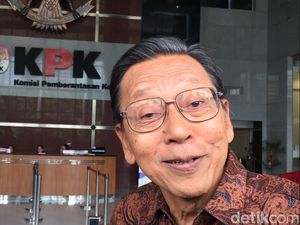 Foto: Senyum Wapres XI Boediono di Gedung KPK