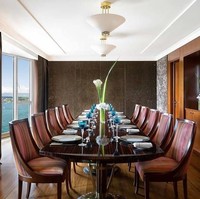 Ruang makan luas dengan kapasitas 10 orang. Foto: Dok. Elite Readers