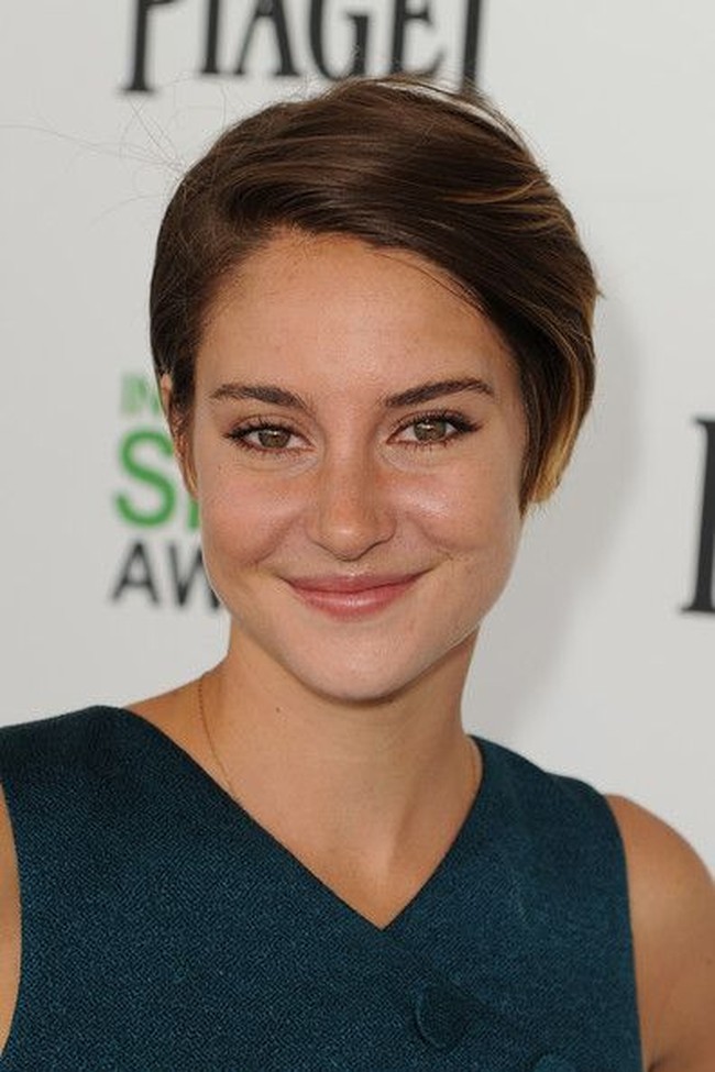 Shailene Woodley merupakan seleb Hollywood yang terlihat lebih segar dengan rambut pendeknya. Dengan gaya rambutnya, gadis berusia 26 tahun ini tampak cantik apalagi dengan mata indahnya yang berwarna cokelat. Foto: Instagram, ist