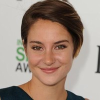 Shailene Woodley merupakan seleb Hollywood yang terlihat lebih segar dengan rambut pendeknya. Dengan gaya rambutnya, gadis berusia 26 tahun ini tampak cantik apalagi dengan mata indahnya yang berwarna cokelat. Foto: Instagram, ist
