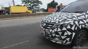 Wuling Cortez Cat Walk di Jalanan Jakarta