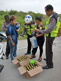Salah satu penonton kedapatan berjualan miras juga diciduk polisi