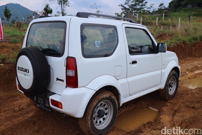 Main Tanah Bareng Si Mungil Suzuki Jimny