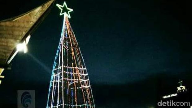 Replika Pohon Natal Lovely December di Toraja Pecahkan Rekor MURI