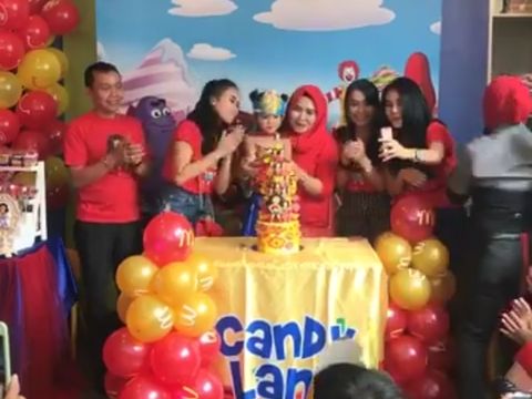 Ayu Ting Ting Rayakan Ultah ke-4 Bilqis dengan Tema Wonder Woman
