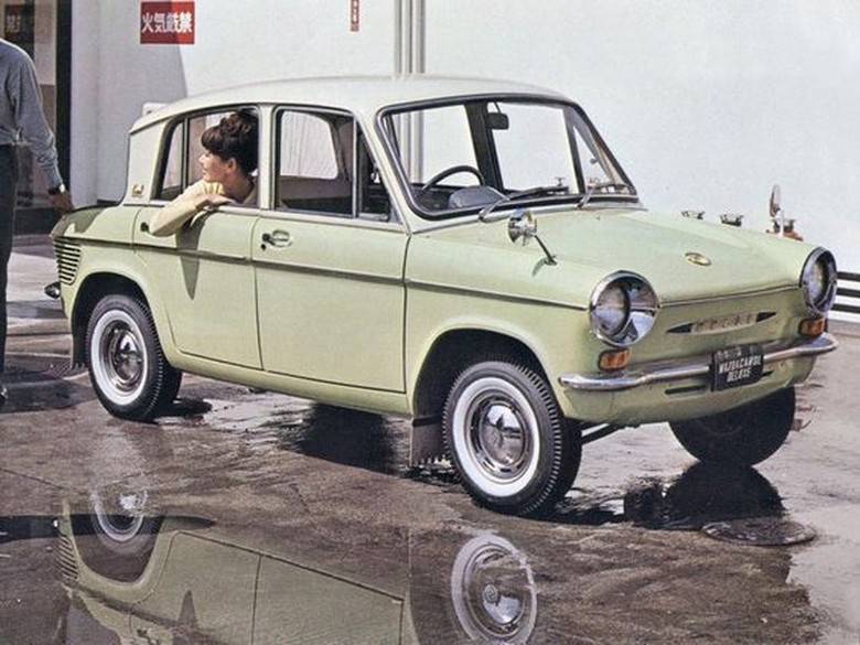 Mazda merilis mobil nyata pertamanya pada 1960 yakni Kei R360. Foto: Istimewa Mazda merilis mobil nyata pertamanya pada 1960 yakni Kei R360. Foto: Istimewa
