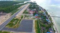 Bandara Maratua di Kaltim dibangun untuk meningkatkan perekonomian masyarakat setempat sekaligus mendongkrak pariwisata. Pool/Dishub Kaltim.