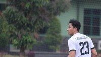 Ia tergabung dalam klub sepakbola Selebritis FC yang anggotanya adalah para selebritis Indonesia. (Foto: instagram/darius_sinathrya)