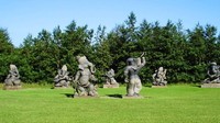 Victors Way Indian Sculpture Park, adalah taman berisi patung-patung India yang punya beraneka ragam bentuk. Luasnya mencapai 80 ribu meter persegi (Victors Way)