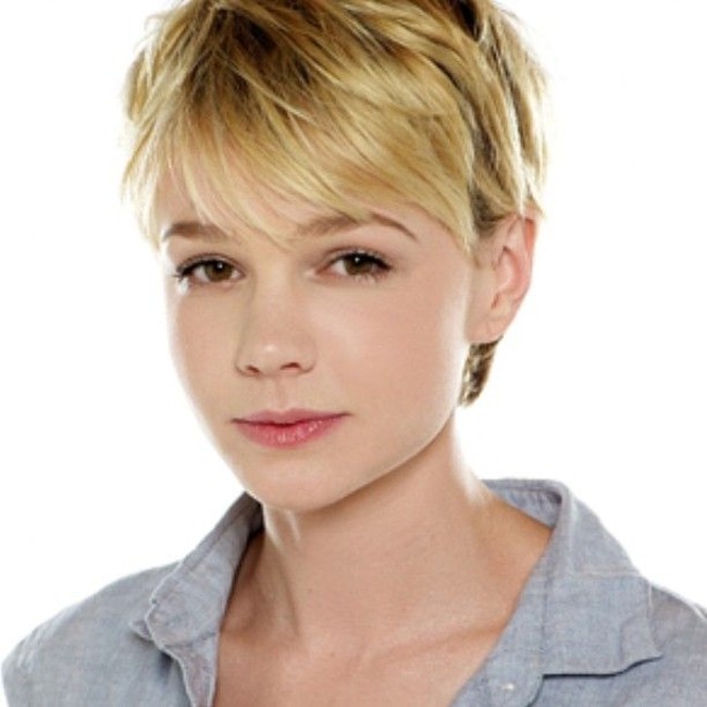 Penampilan Carey mulligan memang terlihat baby face meski ia berambut panjang. Namun ia mengubah gaya rambutnya menjadi pixie cut membuat penampilannya tampak semakin imut. Foto: Instagram, ist