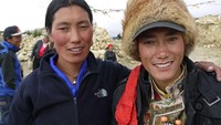 Suku Mustang ini tinggal di daratan tinggi Pegunungan Himalaya yang benar-benar tepat di perbatasan Nepal dan Tiongkok. Meski masuk dalam wilayah Nepal, mereka aslinya berasal dari Tibet dan menganut kepercayaan Buddha (Eric Campbell/ABC Australia)