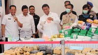 BNN juga berhasil mengamankan 58.346 tersangka narkoba dan 34 tersangka kasus TPPU. Dan, selama 2017, 79 tersangka narkoba juga telah ditembak mati oleh aparat. 