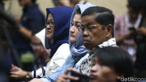 Eh! Idrus Marham Foto Candid Ny Deisti di Belakang Setya Novanto