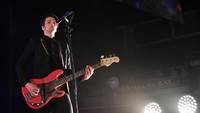 Meski telah mundur, Dallon Weekes mengatakan akan tetap bermusik. Hanya saja kali ini ia memilih untuk berkarier bersama proyek barunya bernama I Dont Know How But They Found Me. Foto: Ethan Miller/Getty Images