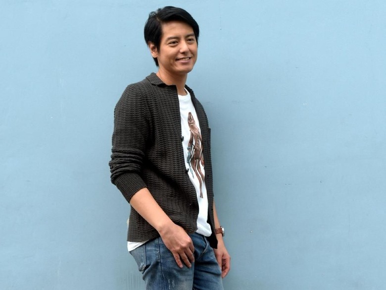 Ciee... Roger Danuarta dan Cut Meyriska Beri Kado untuk Anak Aryani Fitriana Ciee... Roger Danuarta dan Cut Meyriska Beri Kado untuk Anak Aryani Fitriana