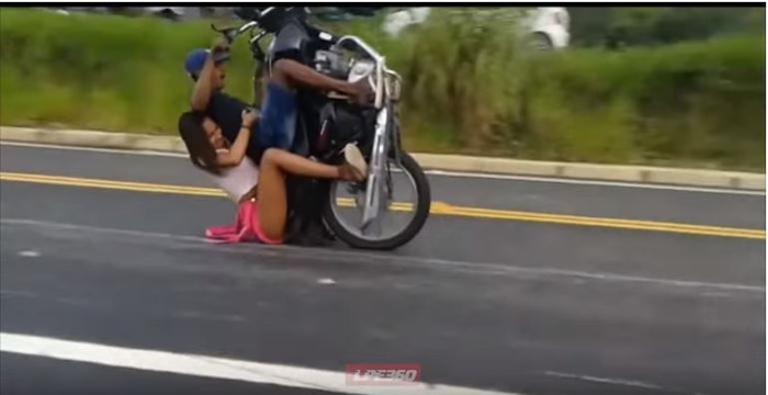 Ini Bukti Pentingnya Celana Kulit Saat Naik Motor