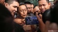Saya dimintai keterangan mengenai beberapa hal yang terkait masa jabatan saya terkait menteri keuangan, ucap Boediono di KPK, Jalan Kuningan Persada, Jakarta Selatan, Kamis (28/12/2017) pukul 15.40 WIB.