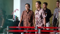 Boediono diperiksa selama hampir 6 jam.