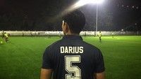Sudah diketahui sejak lama bahwa Darius sangat menggemari olahraga sepakbola. (Foto: instagram/darius_sinathrya)