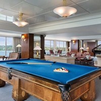 Setiap suite dilengkapi meja billiard, grand piano dan bar untuk kenikmatan maksimal para tamu eksklusif. Foto: Dok. Elite Readers
