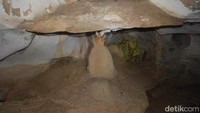 Kalau yang ini disebut Batu Payung dalam gua (Muhammad Bakri/detikTravel)