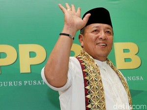 Cagub Arinal Janjikan Kain Tenun Tapis Khas Lampung Mendunia