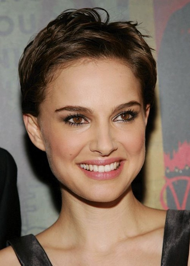 Natalie Portman merupakan salah satu seleb Hollywood yang sangat cocok dengan gaya rambut pendek. meski usianya memasuki 36 tahun, tapi penampilannya masih terlihat seperti 20 tahun. Foto: Instagram, ist