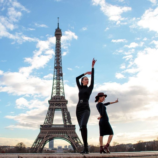 Panjang kaki Ekaterina mencapai 132,8 cm. Berpose di depan Menara Eiffel, Ekaterina pun tampak lebih tinggi dibandingkan model lain di sebelahnya. (Instagram/Ekaterina Lisina) Panjang kaki Ekaterina mencapai 132,8 cm. Berpose di depan Menara Eiffel, Ekaterina pun tampak lebih tinggi dibandingkan model lain di sebelahnya. (Instagram/Ekaterina Lisina)