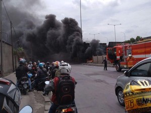 Ban Bekas Dibakar di Cilincing, Lalu Lintas Terganggu