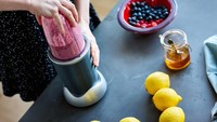 Ini pilihan menu sarapan Melania Trump. Ia mencampur buah dan sayuran organik dengan yogurt tanpa lemak, minyak zaitun, flaxseed, suplemen Omega-3, dan vitamin D menjadi segelas smoothies. Foto: Istimewa