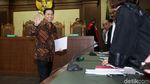 Senyum dan Tawa Novanto Selama Terjerat Kasus e-KTP