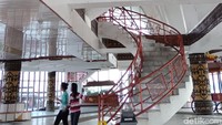 Kerucut pada bagian tengah berukuran lebih besar dan lebih tinggi yang menjadi puncak dari menara ini. Di bagian ini pula terdapat 6 lantai bangunan di dalam menara. (Bonauli/detikTravel)
