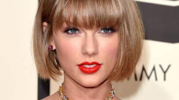 Foto: 9 Artis Hollywood yang Makin Cantik dengan Gaya Rambut Pendek