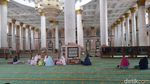 Masjid Dian Al-Mahri di Depok Mencolok dengan Kubah Emas-nya