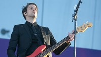Kabar mengejutkan datang dari Panic! At The Disco. Bassist dari band tersebut, Dallon Weekes menyatakan mundur dari band tersebut setelah bergabung 8 tahun. Foto: GettyImages
