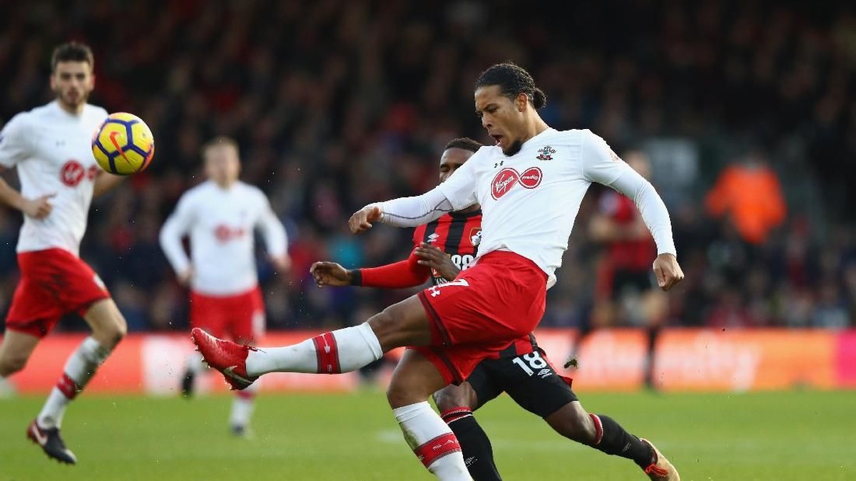 Virgil van Dijk diincar Manchester City juga musim ini (Michael Steele/Getty Images)