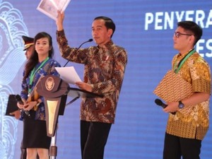 Presiden Jokowi Serahkan Sertifikat Kompetensi 3.000 Peserta Magang