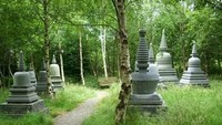 Sekilas, patung-patung ini beberapa terlihat menyeramkan. Ada patung ular, manusia, malaikat, sampai dewa yang dipercaya masyarakat India. Semuanya berada di satu komplek, tersebar di berbagai sudut (Victors Way)
