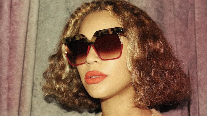 Gaya Seksi Beyonce Pamer Rambut Baru