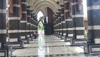 Pembangunan Masjid Kubah Emas memakan waktu 7 tahun. Masjid itu dibangun mulai 2001 dan diresmikan pada 31 Desember 2006, bertepatan dengan Hari Raya Idul Adha. (Zunita Amalia Putri/detikcom)
