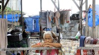 Pendekatan ekonomis, sosiologis, harus kita lakukan sehingga warga di sana merasa nyaman dan sejahtera, kata Anies di Balai Kota, Jalan Medan Merdeka Selatan, Gambir, Jakarta Pusat, Senin (6/11). 