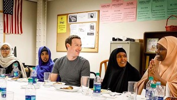 Beberapa dari kalian menanyakan apakah rencanaku keliling AS berarti aku ingin maju. Tidak begitu, sanggah Zuck saat spekulasi dirinya ingin jadi presiden AS menyeruak. Foto: instagram