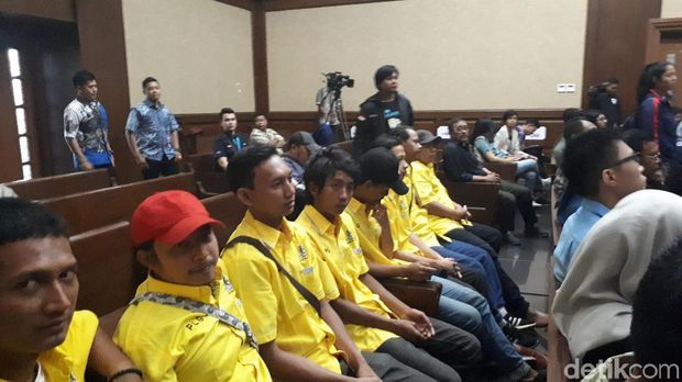 Di Sidang Novanto, Ny Deisti dan Idrus Marham Sempat Bisik-bisik